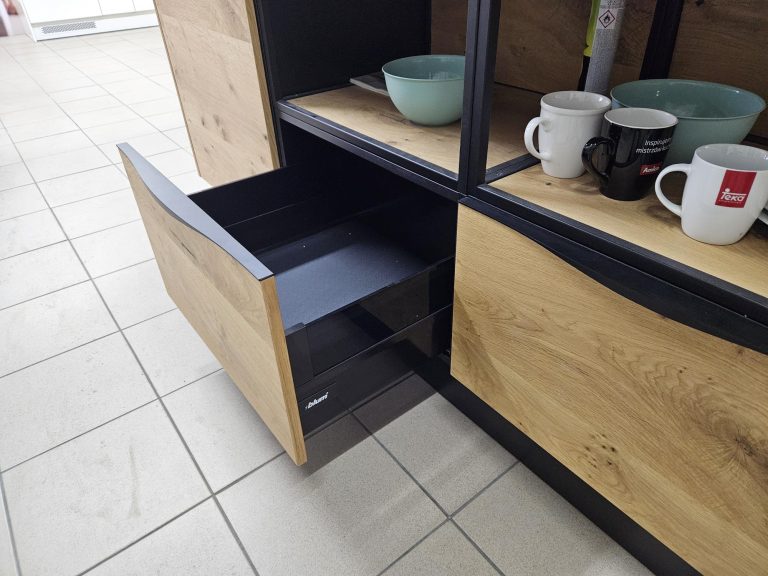 Kuchnie na wymiar Siedlce — MC-Kuchnie, autoryzowane studio Black Red White