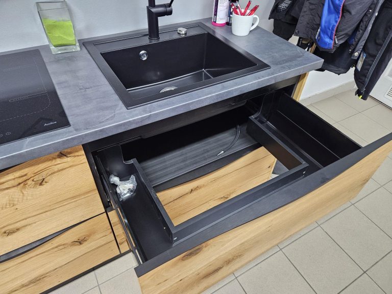 Kuchnie na wymiar Siedlce — MC-Kuchnie, autoryzowane studio Black Red White